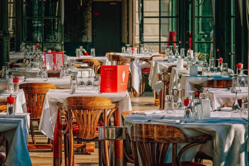 Fase amarela permite abertura de restaurantes até as 22h em SP