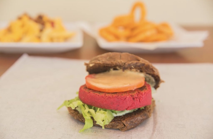 Só para viagem, Baller´s Burger destaca veganos