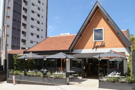 Leopoldo Restaurante participa de ação filantrópica