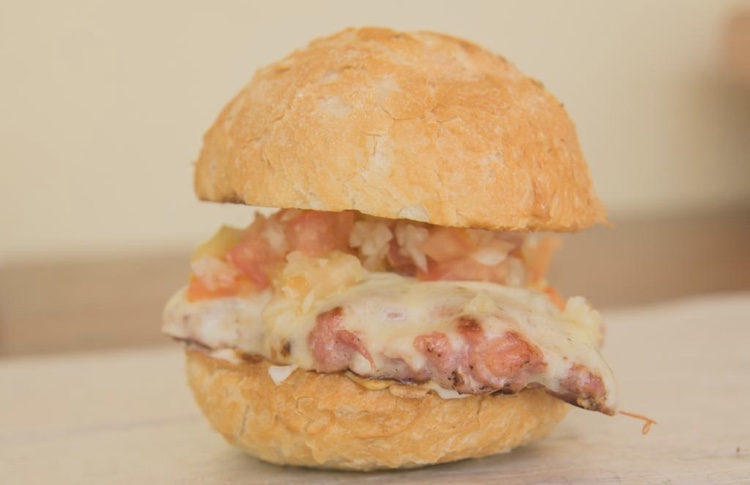 Cheese calabresa e vegano do Baller´s Burger arrasam
