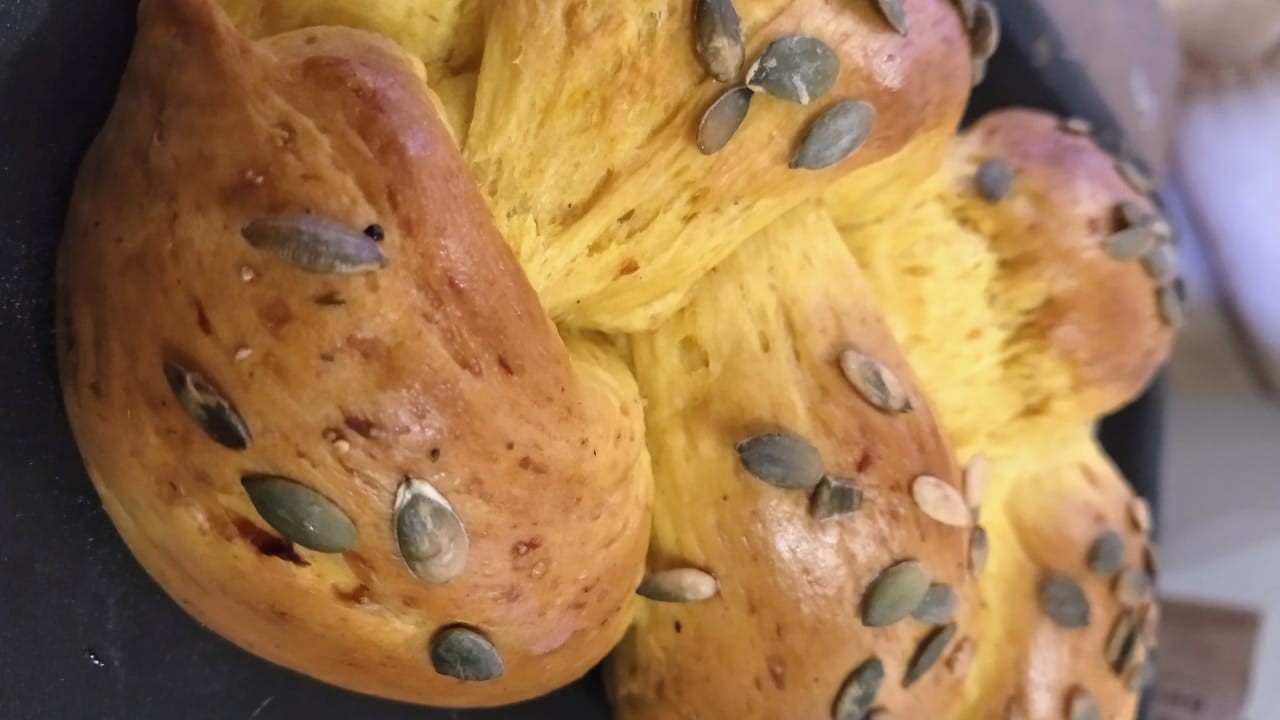 Padeira lança chalá de fermentação natural sabor abóbora