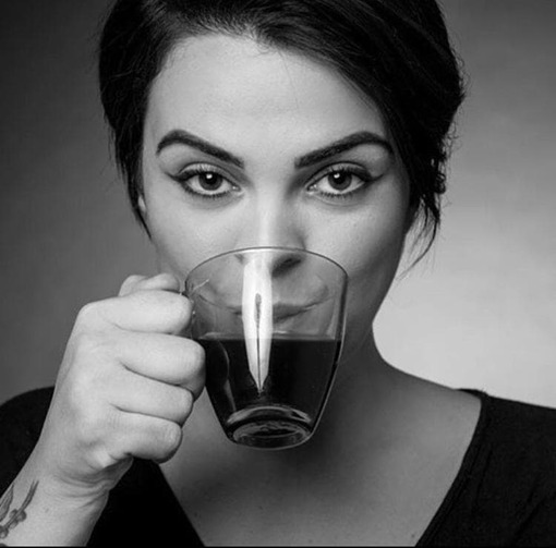 Barista Maíra Teixeira estreia site