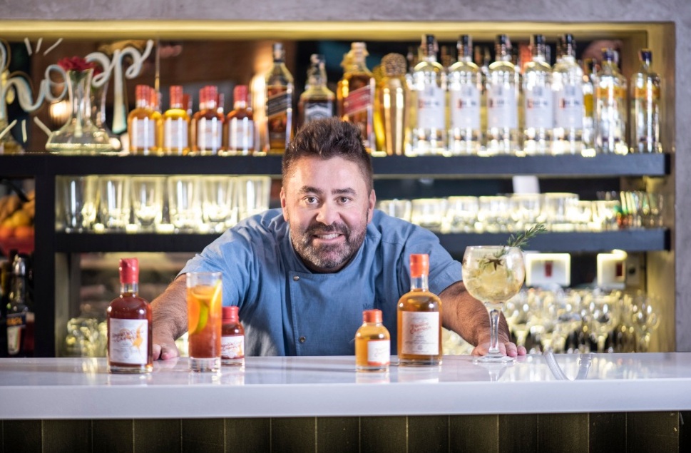 Chef Melchior Neto aposta em linha de destilados