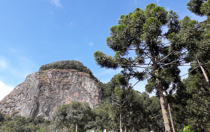 Gonçalves MG - Pedra Chanfrada - Foto Claudio Schapochnik _ Que Gostoso!