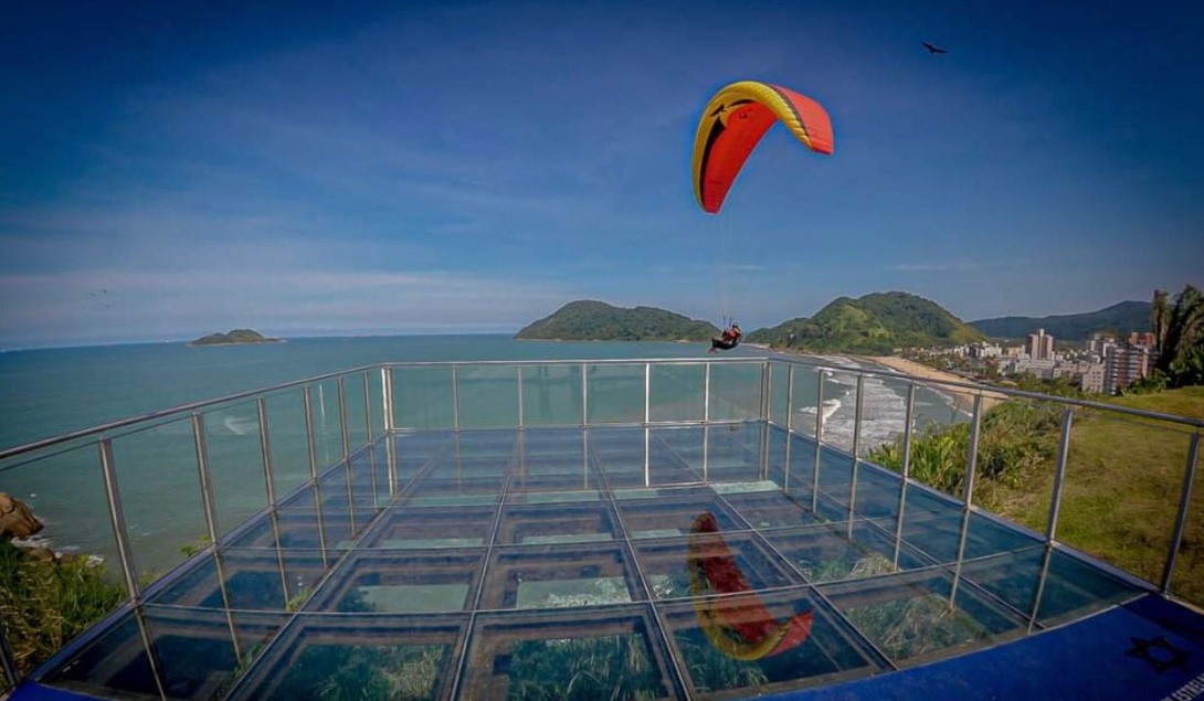 Praias do Guarujá revelam várias paisagens