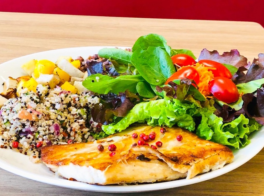 Padaria em Ubatuba (SP) oferece pratos saudáveis