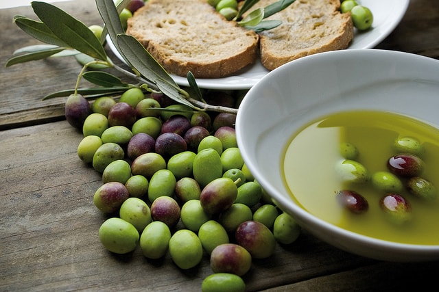 Prova de azeite na Tunísia de 70 milhões de oliveiras Foto Lella Fatama El Beya Reprodução do Site