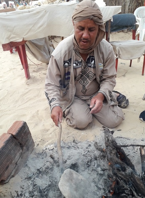 Pão é assado na brasa no set de Star Wars Foto Claudio Schapochnik Que Gostoso 2