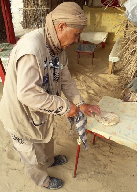Pão é assado na brasa no set de Star Wars Foto Claudio Schapochnik Que Gostoso 4
