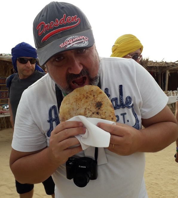Pão é assado na brasa no set de Star Wars Foto Claudio Schapochnik Que Gostoso 7