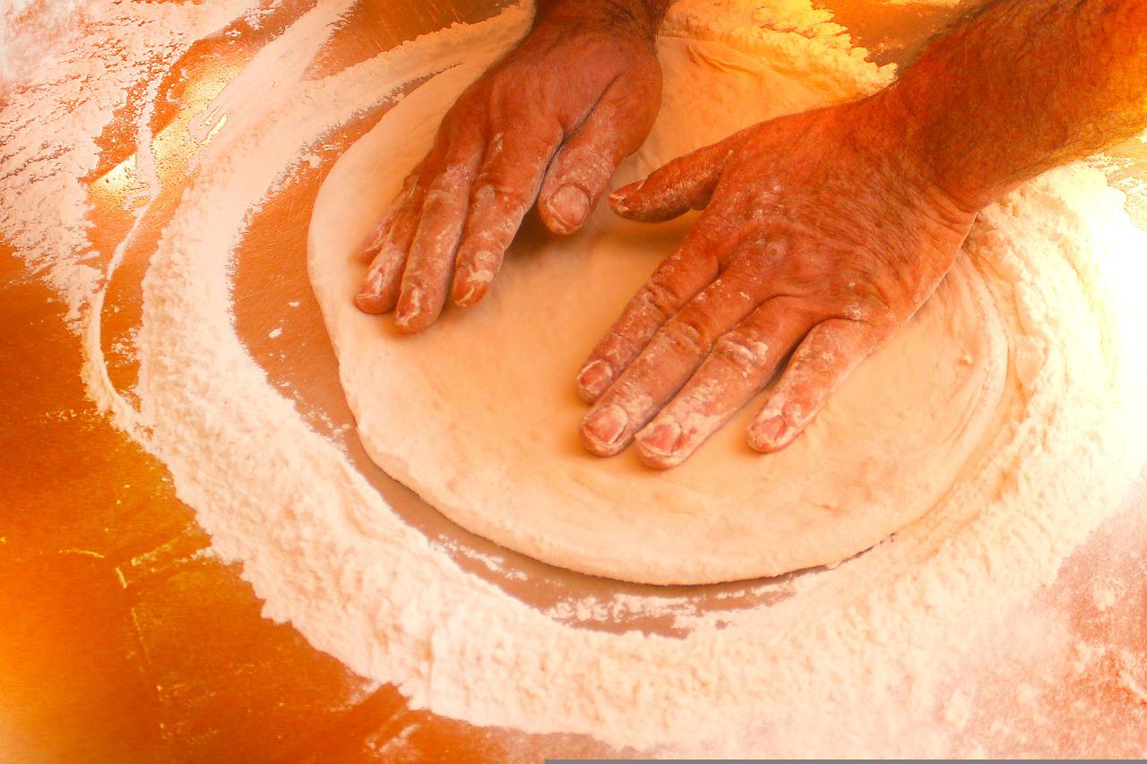 Pizza tem cobertura e não recheio, pelo amor! Foto Yanis Ladjouzi_Pixabay
