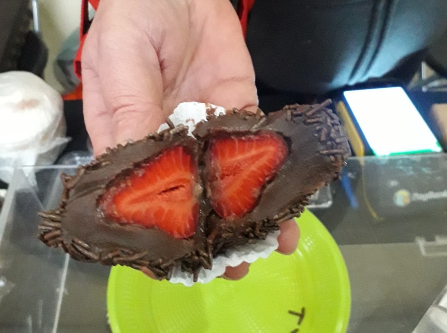 Doceira faz coxinha de chocolate com morango Foto Claudio Schapochnik Que Gostoso 3