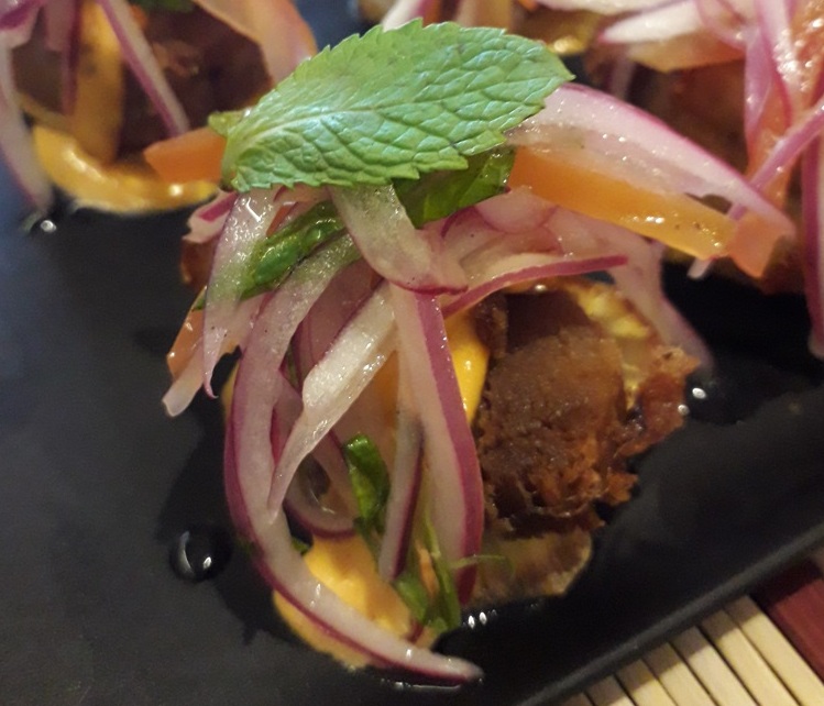 Peruano Quinoa SP serve ceviche quente Foto Claudio Schapochnik Que Gostoso 3