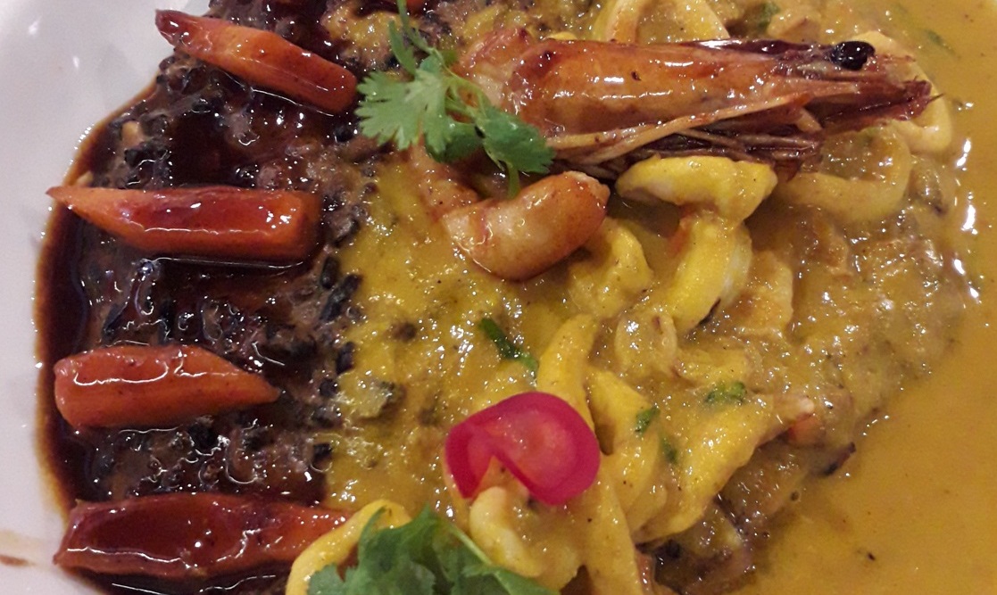 Peruano Quinoa SP serve ceviche quente Foto Claudio Schapochnik Que Gostoso 6