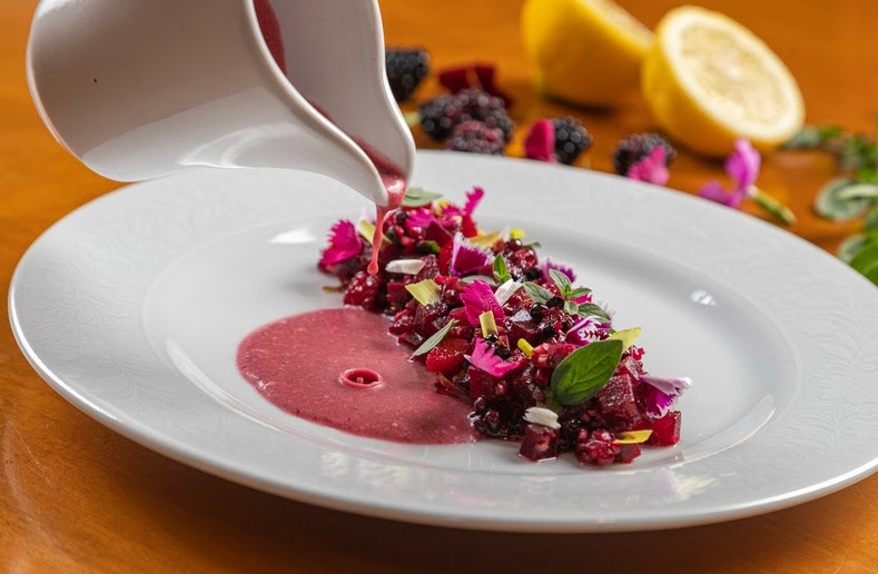 Beterraba com frutas vermelhas embalam tartar Foto Douglas Fagundes 1