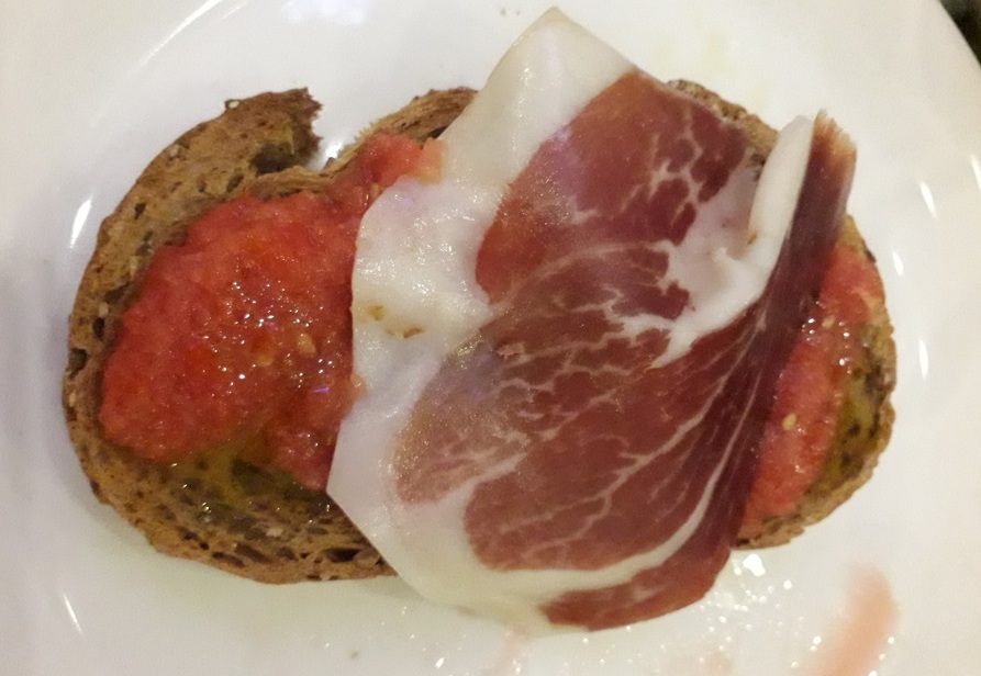 Curta o espanholíssimo pão, tomate, azeite e... Foto Claudio Schapochnik Que Gostoso 11