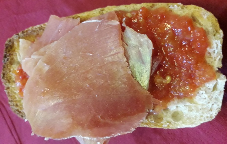 Curta o espanholíssimo pão, tomate, azeite e... Foto Claudio Schapochnik Que Gostoso 6