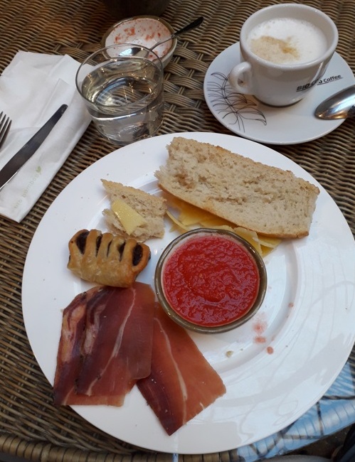 Curta o espanholíssimo pão, tomate, azeite e... Foto Claudio Schapochnik Que Gostoso 8