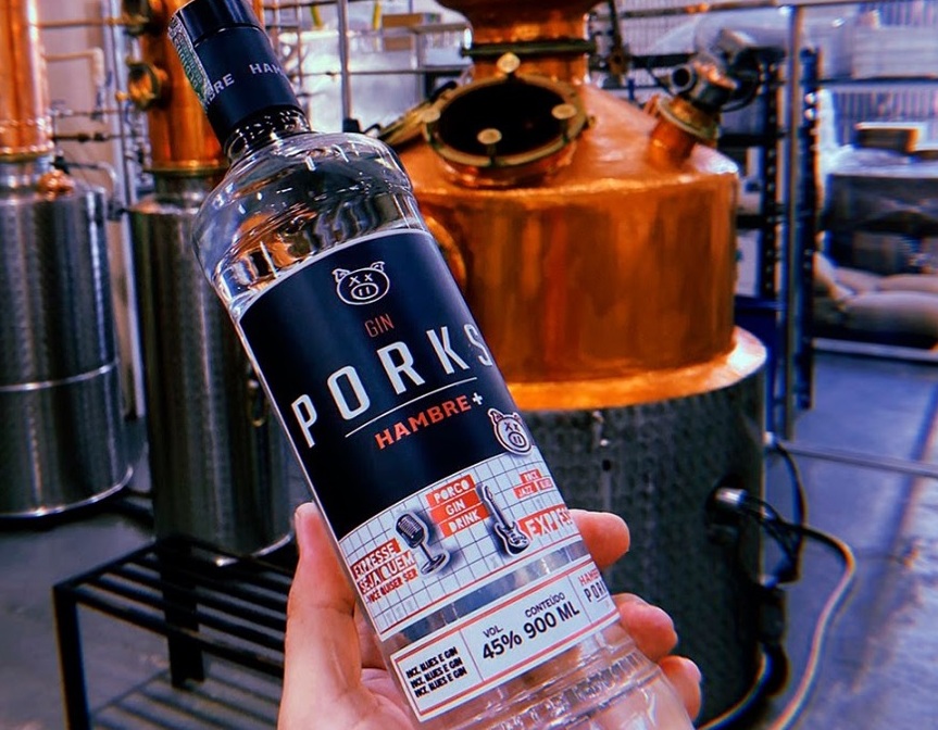 Destilaria e rede lançam gin colaborativa Foto Divulgação Porks – Porco e Chope