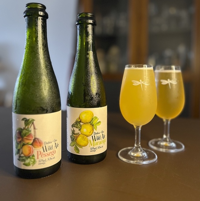 Collab cervejeira faz versões de maracujá e pêssego Foto Divulgação Dádiva e Oca