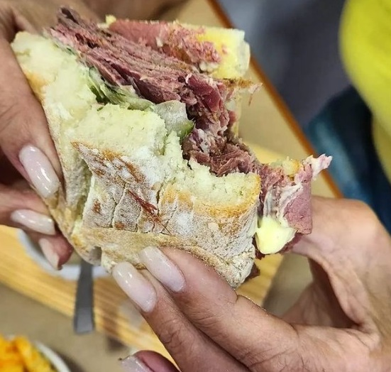 Comida judaica raiz é servida na Deli 325, em Perdizes (SP) Foto 1 Instagram da Deli 325