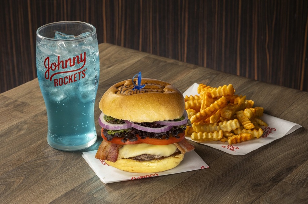 Johnny Rockets lança burguer nos 10 anos de Brasil Foto Dionizio Felippe e Silva Divulgação Johnny Rockets