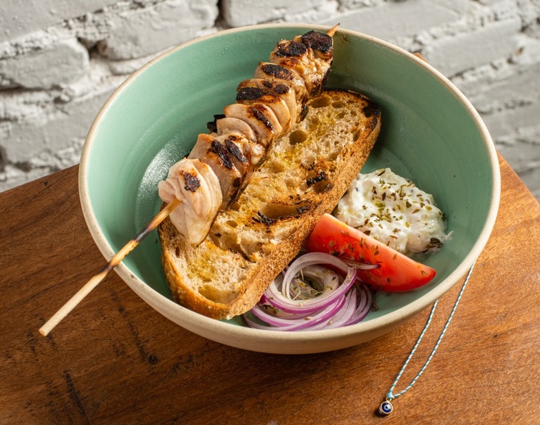 Verão grego a proposta do Petros Taverna (SP) Foto 1 Gustavo Pitta Divulgação Petros Greek Taverna