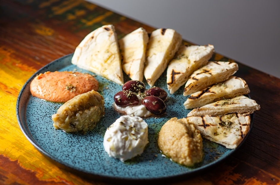 Verão grego a proposta do Petros Taverna (SP) Foto 5 Gustavo Pitta Divulgação Petros Greek Taverna