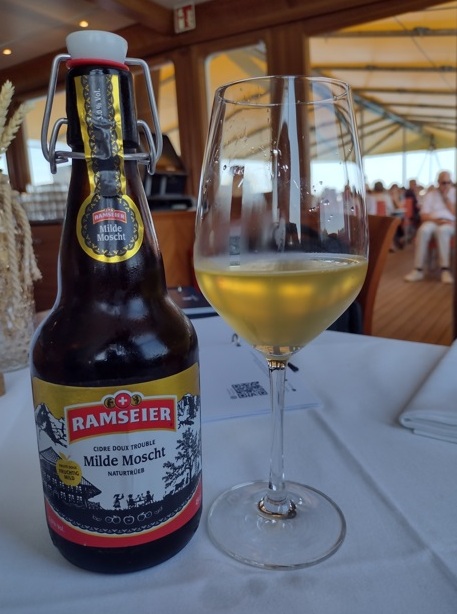 Suíça no Verão cozinha de barco usa produto suíço 6 Foto Claudio Schapochnik_Que Gostoso