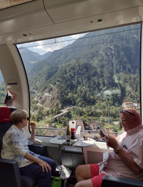 Suíça no Verão janelão do Gotthard aproxima paisagem 4 Foto Claudio Schapochnik_Que Gostoso