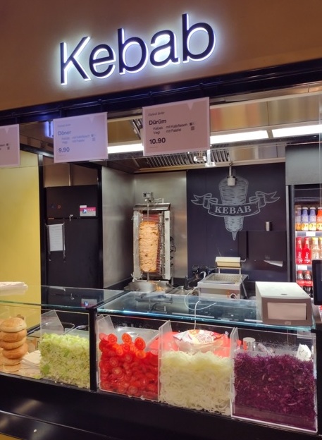 Suíça no Verão kebab ótimo no mercado da estação 1 Foto Claudio Schapochnik_Que Gostoso