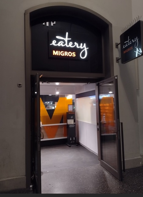 Suíça no Verão kebab ótimo no mercado da estação 10 Foto Claudio Schapochnik_Que Gostoso