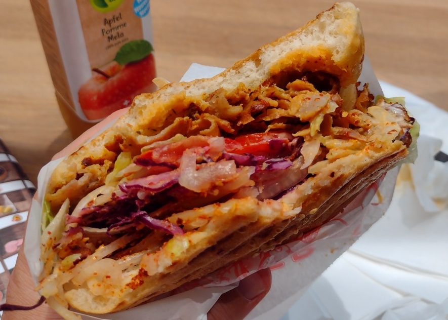 Suíça no Verão kebab ótimo no mercado da estação 15 Foto Claudio Schapochnik_Que Gostoso