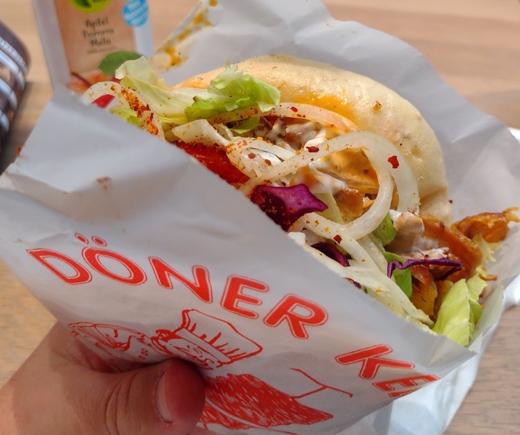 Suíça no Verão kebab ótimo no mercado da estação 4 Foto Claudio Schapochnik_Que Gostoso