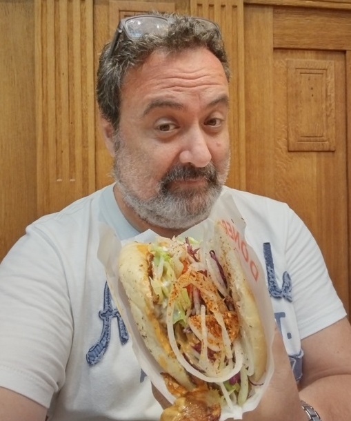 Suíça no Verão kebab ótimo no mercado da estação 6 Foto Claudio Schapochnik_Que Gostoso