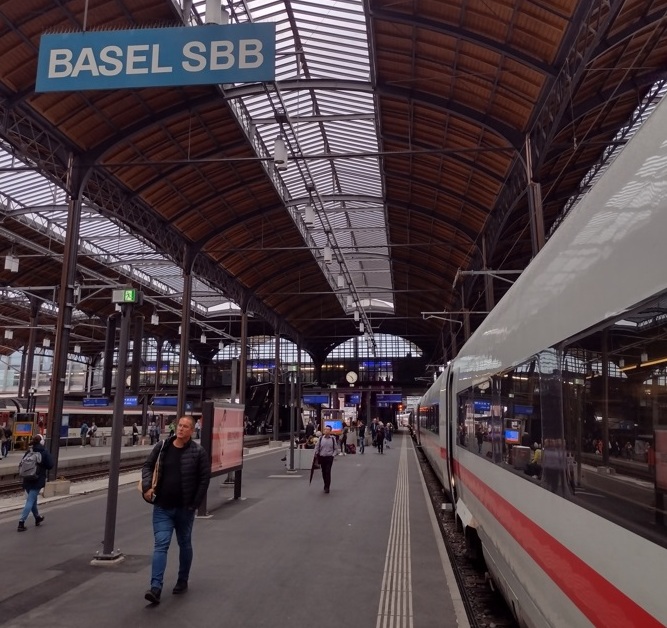 Suíça no Verão kebab ótimo no mercado da estação 9 Foto Claudio Schapochnik_Que Gostoso