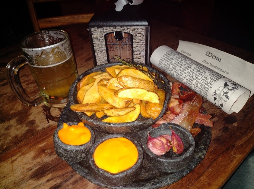 Hamburgueria Taverna Medieval (SP) tem novos ambientes 2 Foto Claudio Schapochnik_Que Gostoso