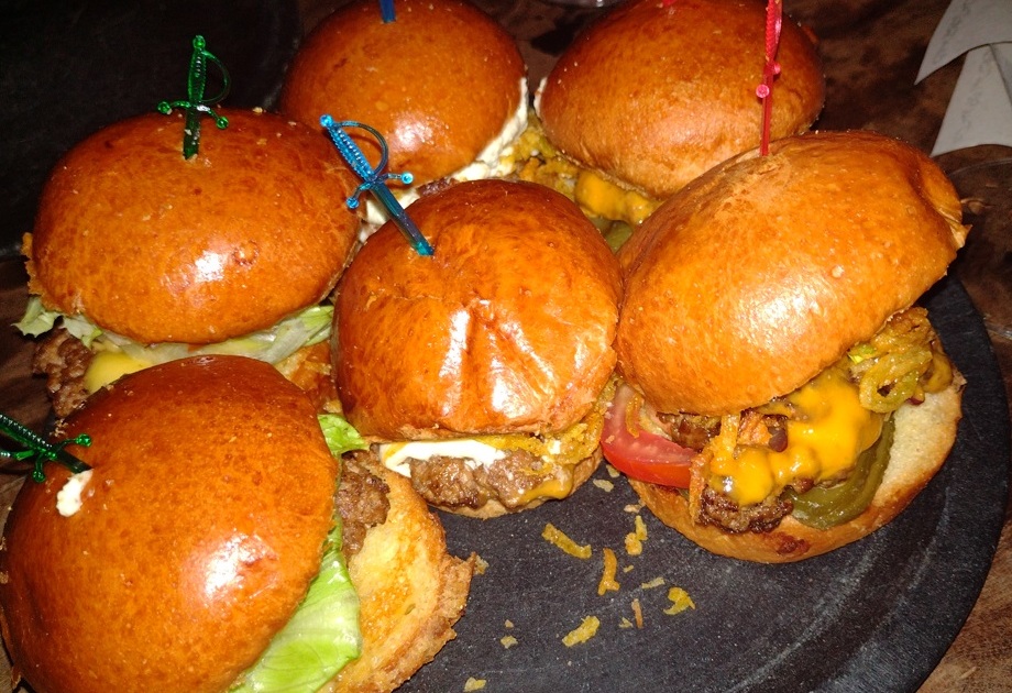 Hamburgueria Taverna Medieval (SP) tem novos ambientes 9 Foto Claudio Schapochnik_Que Gostoso