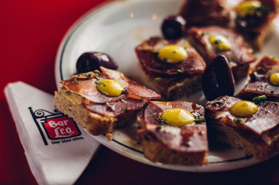 Bares Léo e Braca (SP) trocam petiscos exclusivos Foto Divulgação Bar Léo