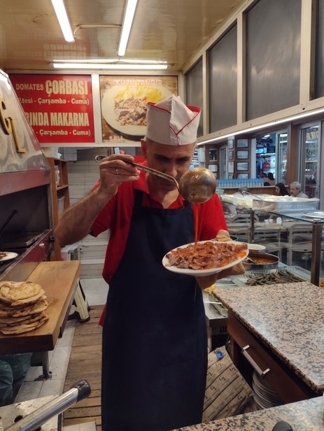 Izmir (Turquia) Güven faz kebap no prato fabuloso 1 Foto Claudio Schapochnik_Que Gostoso!