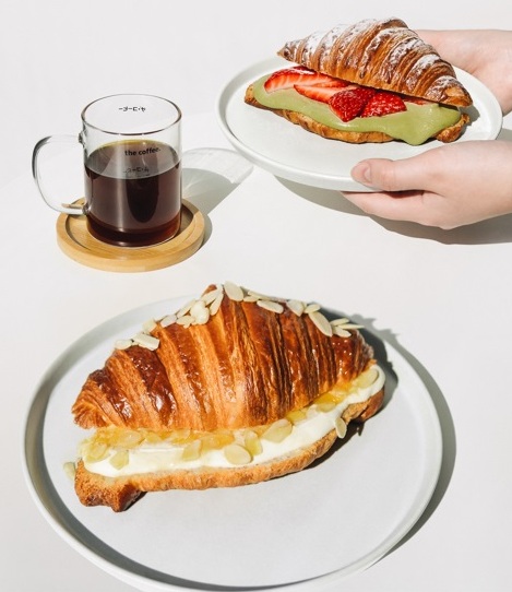 Rede The Coffee promove Croissant Season Foto Divulgação The Coffee