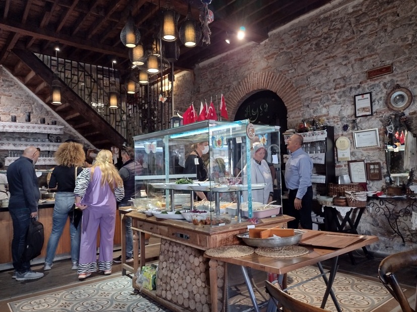 Izmir (Turquia) “Michelin”, Ayşa é a cozinha bósnia 1 Foto Claudio Schapochnik_Que Gostoso!