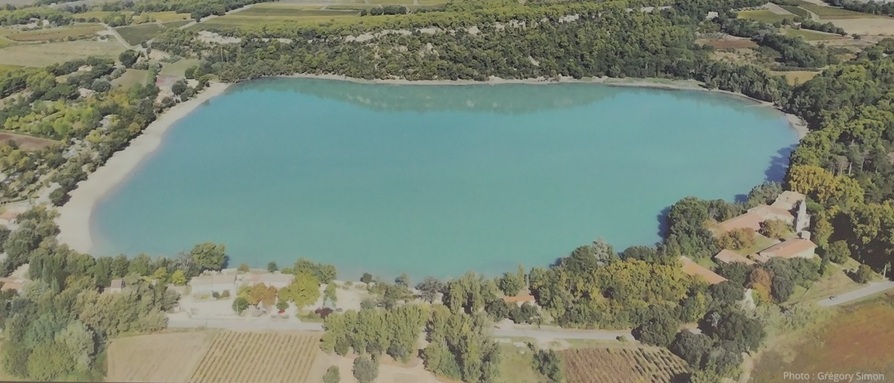 Luberon (FR) Beira de lago convida para picnic 1 Foto Claudio Schapochnik_Que Gostoso! da Foto de Grégory Simon