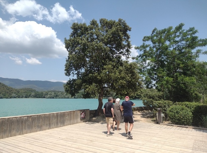 Luberon (FR) Beira de lago convida para picnic 9 Foto Claudio Schapochnik_Que Gostoso!