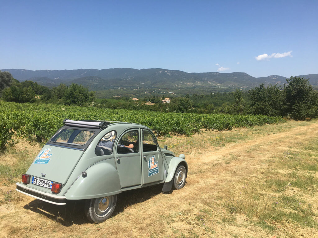Luberon (FR) Citroën 2cv traz charme a passeio 3 Foto Reprodução da página no Facebook da Oh my Deuche!
