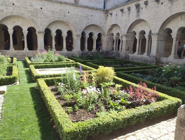 Luberon (FR) Regras do séc. 6 conduzem abadia 2 Foto Claudio Schapochnik_Que Gostoso!